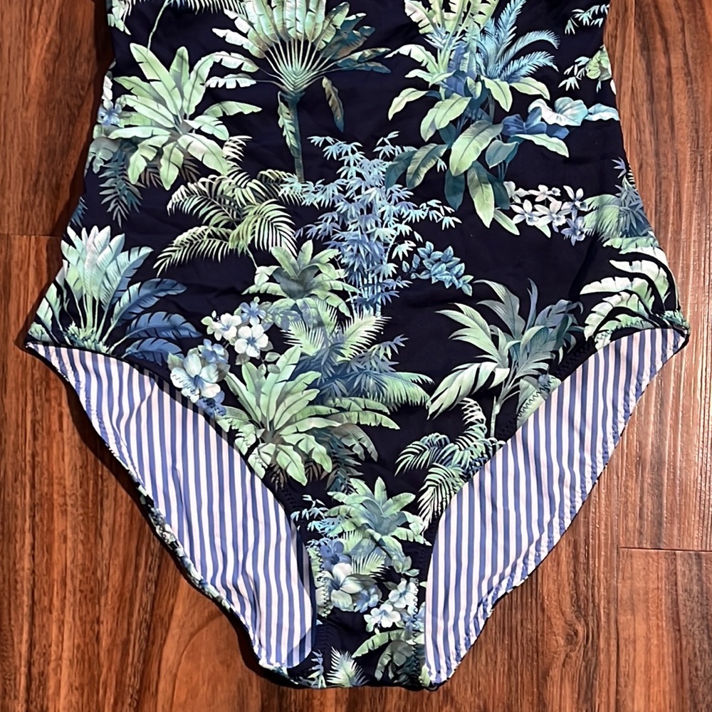 Tommy Bahama Art Of Palms Reversible Lace Back One Piece - Picture 7 of 16